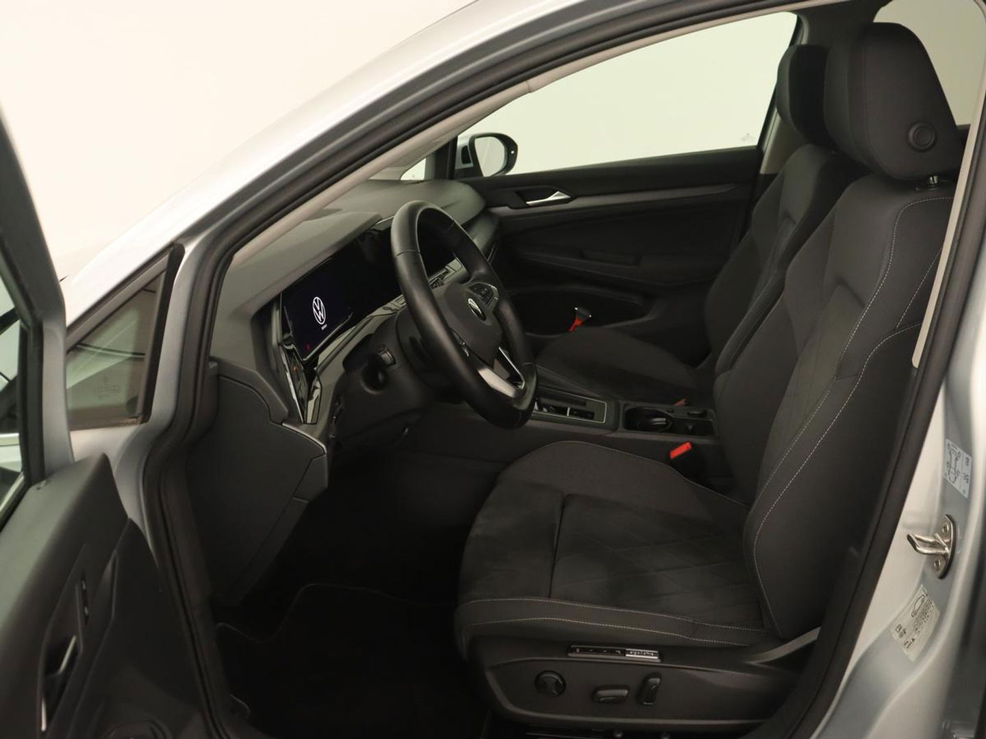 Volkswagen Golf 1.5 eTSI Style | Panoramadak | Automaat 1.5 eTSI Style | Panoramadak | Automaat | Navigatie | Memory | Adaptive cruise | Camera | Park assist | Carplay | Sfeerverlichting | Lane assist