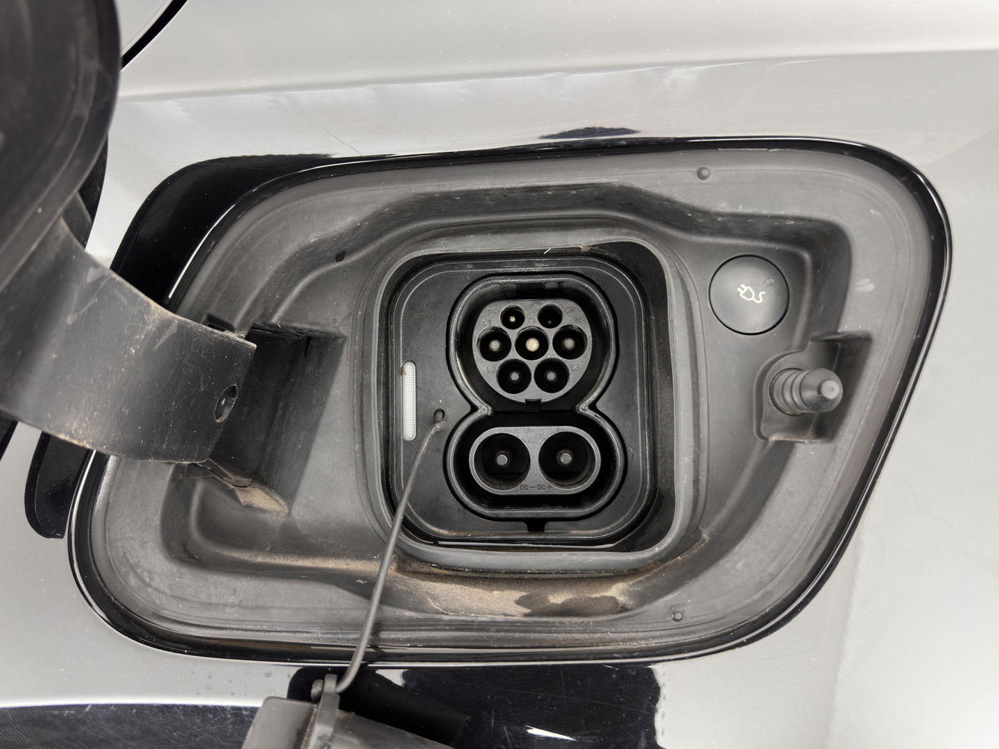 Volvo XC40 Recharge P8 AWD R-Design [ 3-Fase ] { SOH-89%} (INCL-BTW) *PANO | LEATHER-ALCANTARA | DIGI-COCKPIT | FULL-LED | PREMIUM-AUDIO | CARPLAY | KEYLESS | NAVI-FULLMAP | ECC | PDC | HEATED-SPORTSEATS | BLIS | PRIVACY-GLASS | 19''ALU*