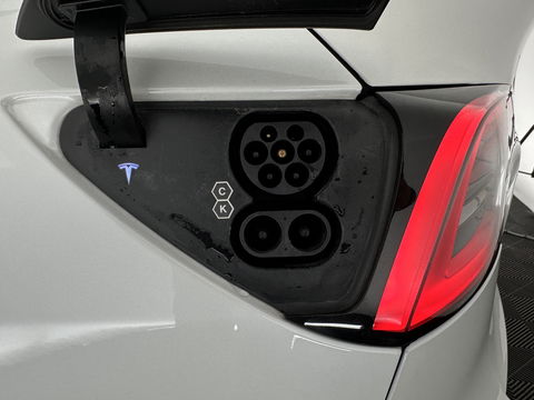 Tesla Model Y RWD 58 kWh [ 3-Fase ] {SOH-93%} (INCL-BTW) Aut. *PANO | AUTO-PILOT | LUXURY-LEATHER | TOP-VIEW | NAVI-FULLMAP | MATRIX-LED | DIGI-COCKPIT | KEYLESS | CAMERA | DAB+ | HEATED-COMFORTSEATS | PRIVACY-GLASS*
