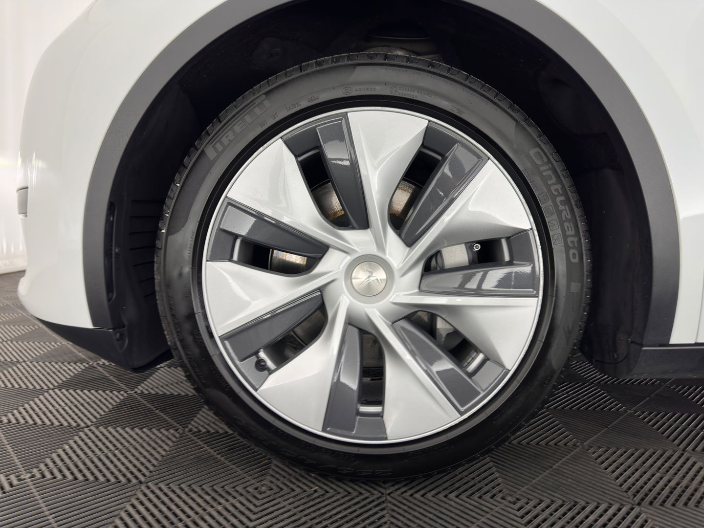 Tesla Model Y RWD 58 kWh [ 3-Fase ] {SOH-93%} (INCL-BTW) Aut. *PANO | AUTO-PILOT | LUXURY-LEATHER | TOP-VIEW | NAVI-FULLMAP | MATRIX-LED | DIGI-COCKPIT | KEYLESS | CAMERA | DAB+ | HEATED-COMFORTSEATS | PRIVACY-GLASS*
