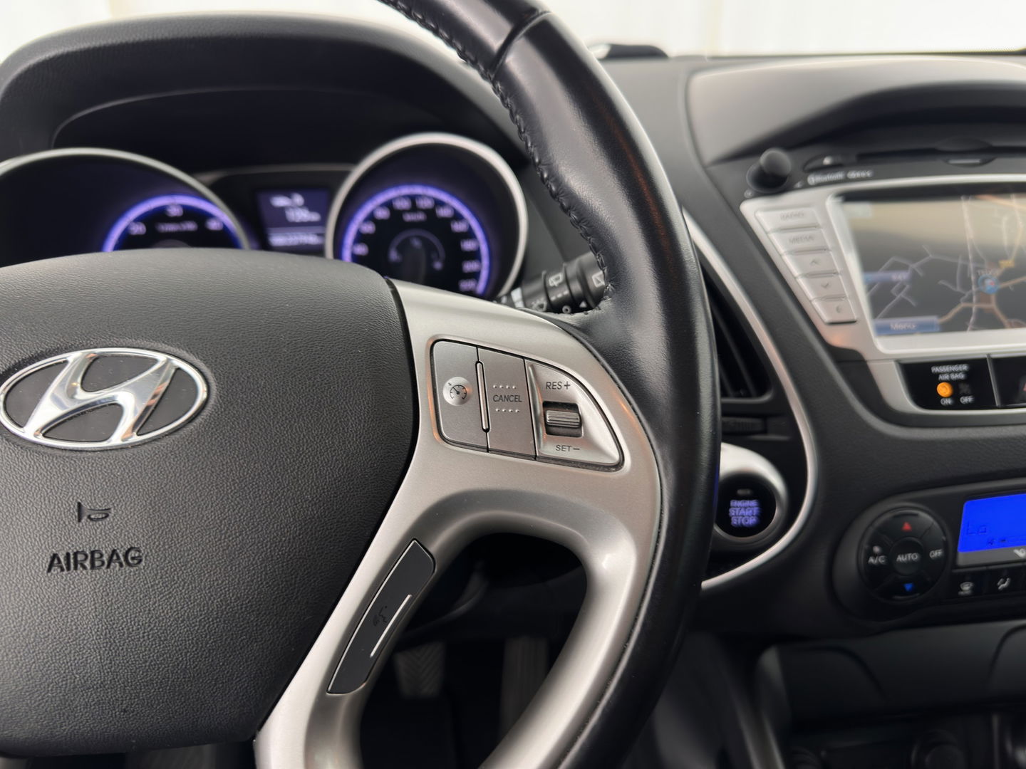 Hyundai ix35 1.7 CRDi Active *LEATHER-FABRIC | NAVI-FULLMAP | CAMERA | KEYLESS | ECC | CRUISE | COMFORT-SEATS | PRIVACY-GLASS | 17''ALU*