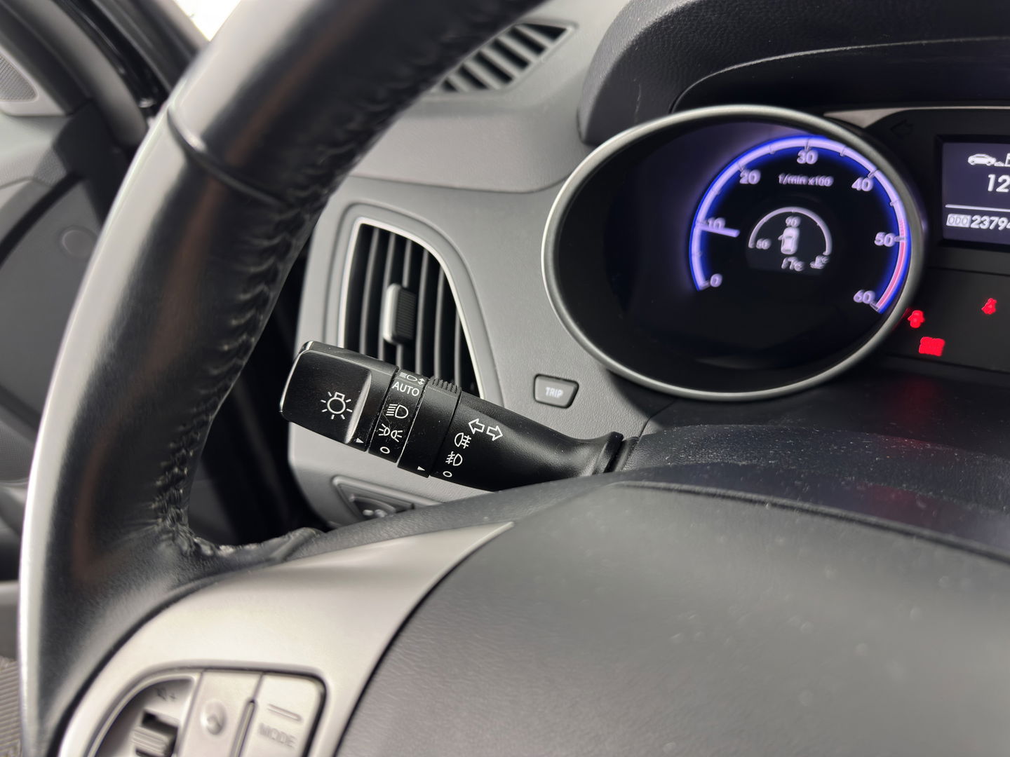 Hyundai ix35 1.7 CRDi Active *LEATHER-FABRIC | NAVI-FULLMAP | CAMERA | KEYLESS | ECC | CRUISE | COMFORT-SEATS | PRIVACY-GLASS | 17''ALU*