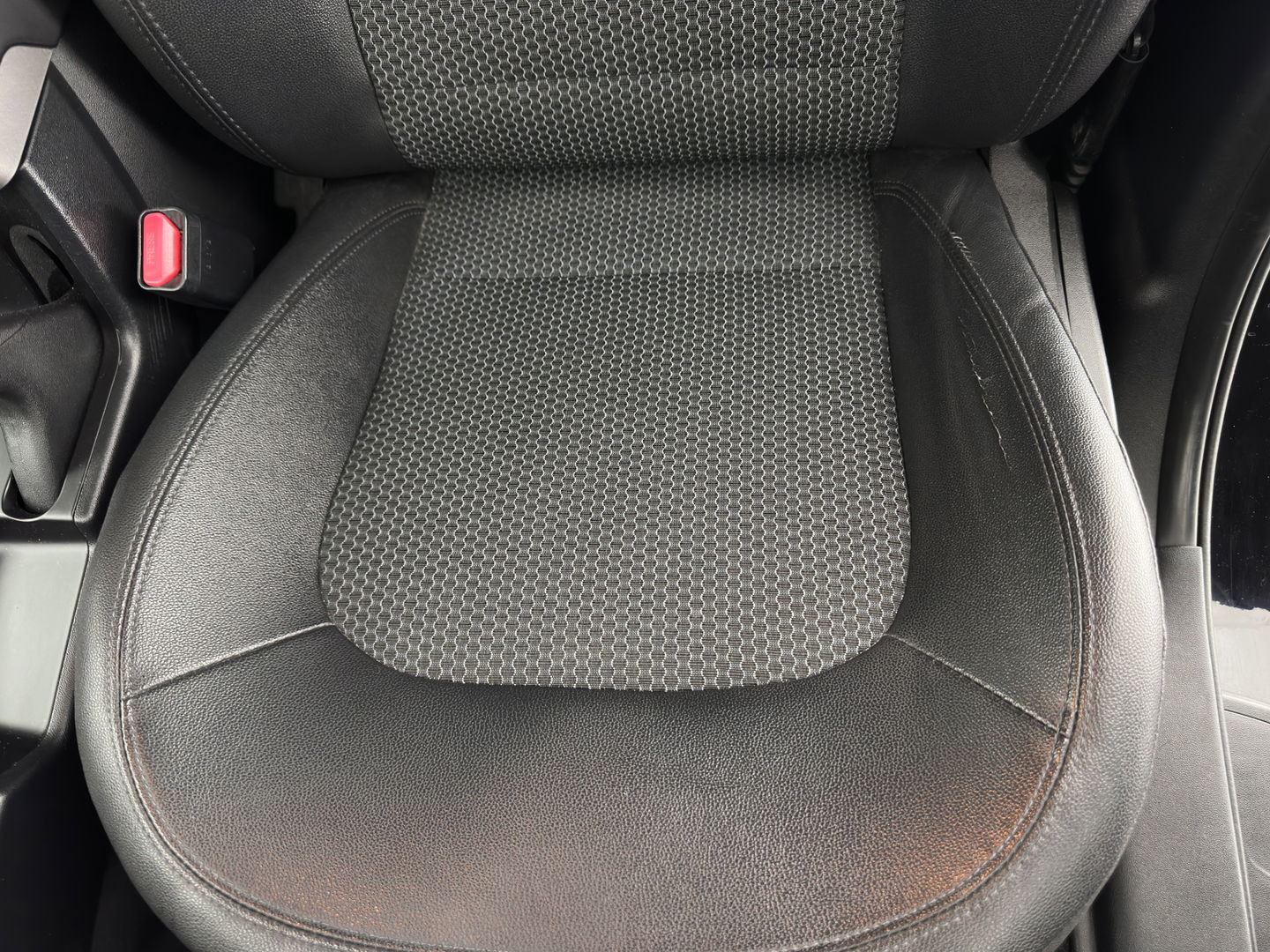 Hyundai ix35 1.7 CRDi Active *LEATHER-FABRIC | NAVI-FULLMAP | CAMERA | KEYLESS | ECC | CRUISE | COMFORT-SEATS | PRIVACY-GLASS | 17''ALU*