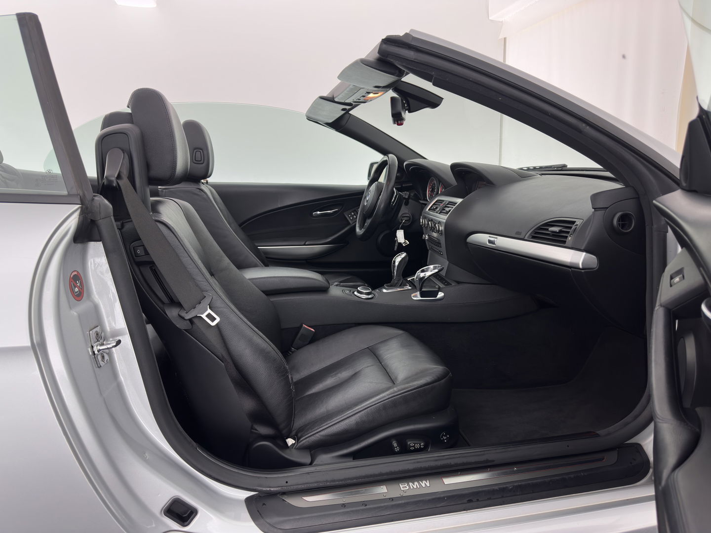 BMW 6 Serie Cabrio 650i Aut. *LUXURY-LEATHER | BI-XENON | MEMORY-PACK | SHIFT-PADDLES | HEATED-SPORTSEATS | KEYLESS | NAVI-FULLMAP | ECC | HEAD-UP | PDC | CRUISE | AIRSCARF | 19''ALU*