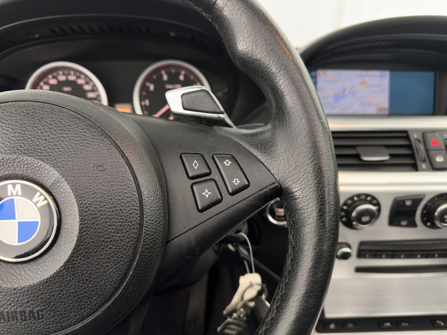 BMW 6 Serie Cabrio 650i Aut. *LUXURY-LEATHER | BI-XENON | MEMORY-PACK | SHIFT-PADDLES | HEATED-SPORTSEATS | KEYLESS | NAVI-FULLMAP | ECC | HEAD-UP | PDC | CRUISE | AIRSCARF | 19''ALU*