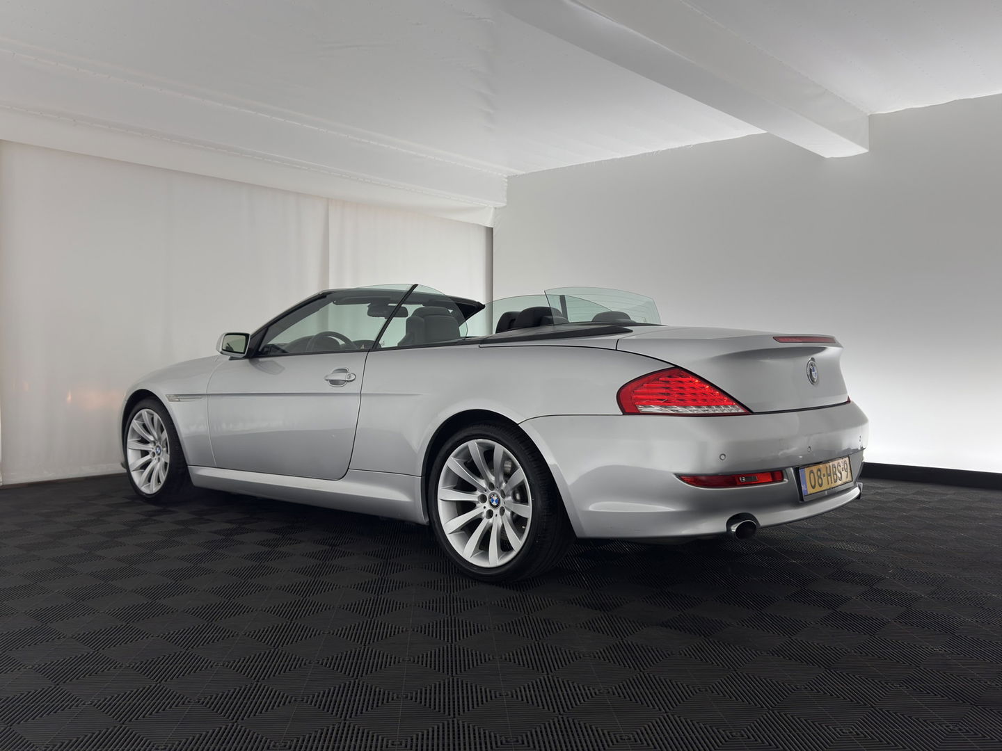 BMW 6 Serie Cabrio 650i Aut. *LUXURY-LEATHER | BI-XENON | MEMORY-PACK | SHIFT-PADDLES | HEATED-SPORTSEATS | KEYLESS | NAVI-FULLMAP | ECC | HEAD-UP | PDC | CRUISE | AIRSCARF | 19''ALU*