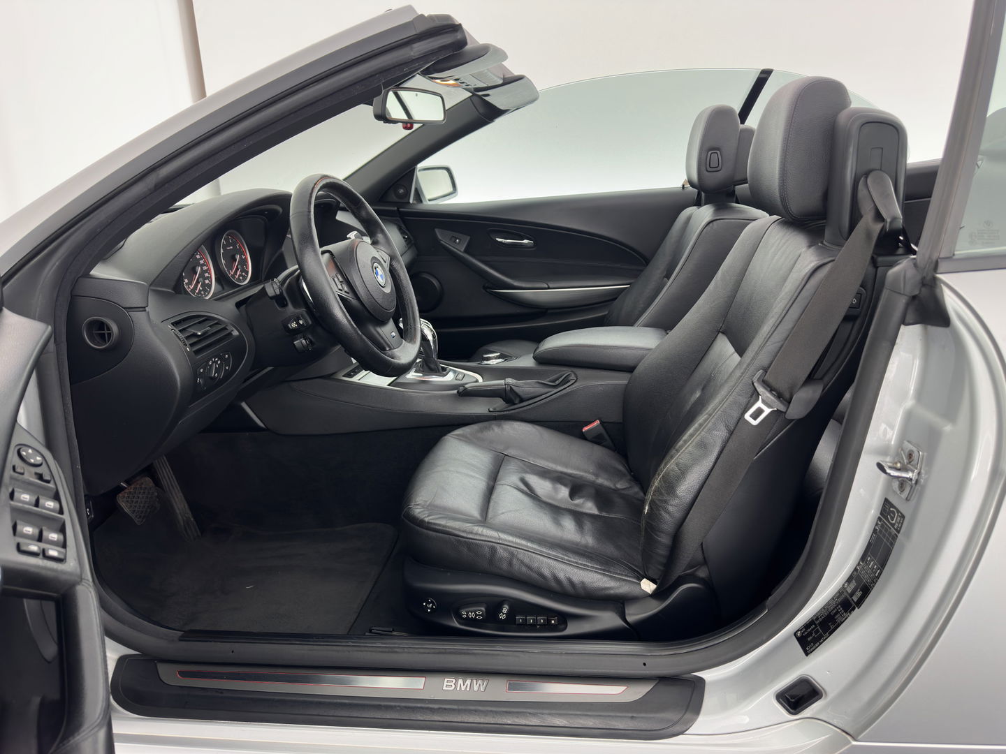 BMW 6 Serie Cabrio 650i Aut. *LUXURY-LEATHER | BI-XENON | MEMORY-PACK | SHIFT-PADDLES | HEATED-SPORTSEATS | KEYLESS | NAVI-FULLMAP | ECC | HEAD-UP | PDC | CRUISE | AIRSCARF | 19''ALU*