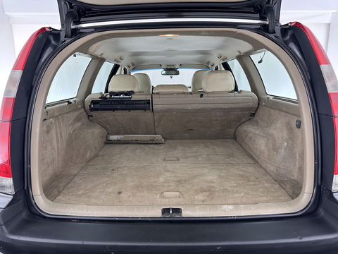 Volvo V70 2.4 Momentum Aut. *LUXURT-LEATHER | HEATED-COMFORTSEATS | ECC | CRUISE | 17''ALU | TOWBAR*