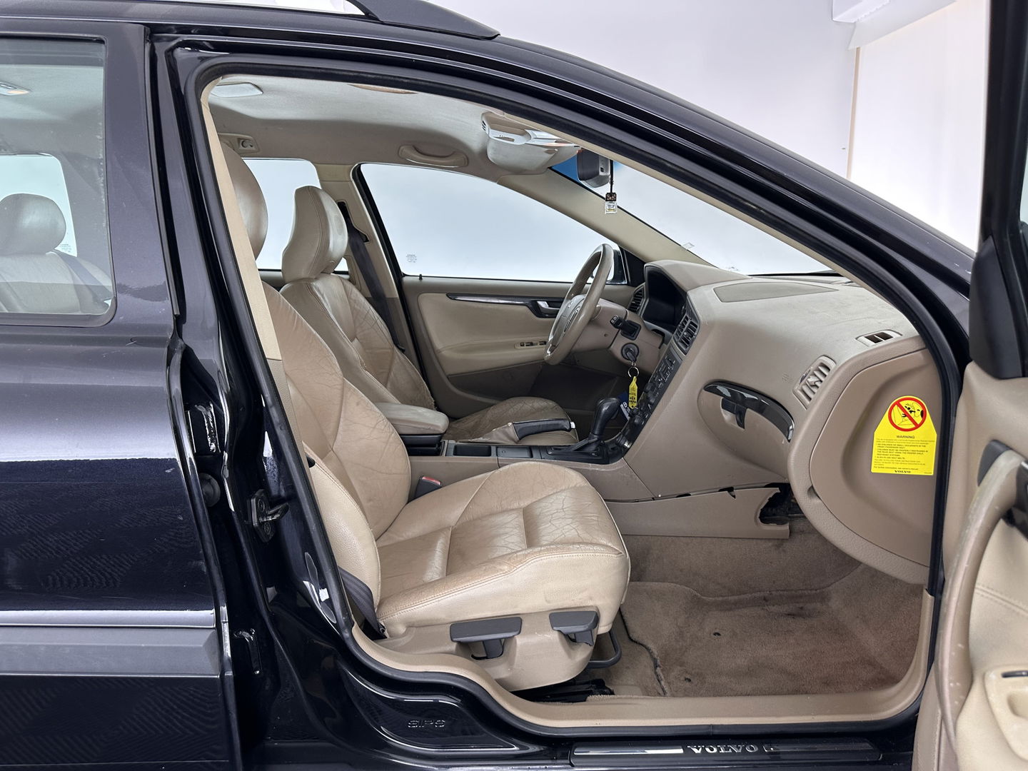 Volvo V70 2.4 Momentum Aut. *LUXURT-LEATHER | HEATED-COMFORTSEATS | ECC | CRUISE | 17''ALU | TOWBAR*