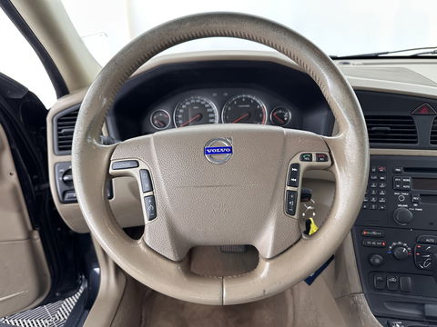 Volvo V70 2.4 Momentum Aut. *LUXURT-LEATHER | HEATED-COMFORTSEATS | ECC | CRUISE | 17''ALU | TOWBAR*