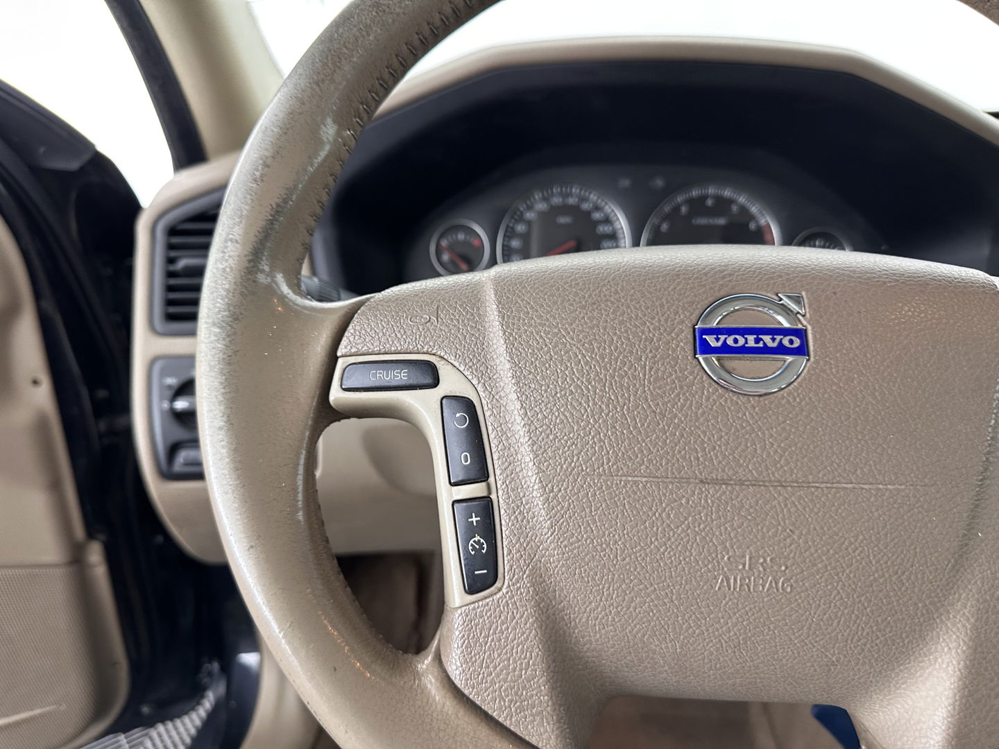 Volvo V70 2.4 Momentum Aut. *LUXURT-LEATHER | HEATED-COMFORTSEATS | ECC | CRUISE | 17''ALU | TOWBAR*