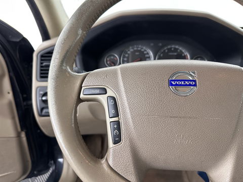 Volvo V70 2.4 Momentum Aut. *LUXURT-LEATHER | HEATED-COMFORTSEATS | ECC | CRUISE | 17''ALU | TOWBAR*