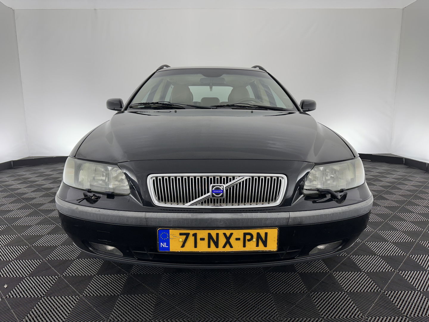 Volvo V70 2.4 Momentum Aut. *LUXURT-LEATHER | HEATED-COMFORTSEATS | ECC | CRUISE | 17''ALU | TOWBAR*
