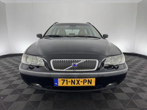 Volvo V70 2.4 Momentum Aut. *LUXURT-LEATHER | HEATED-COMFORTSEATS | ECC | CRUISE | 17''ALU | TOWBAR*