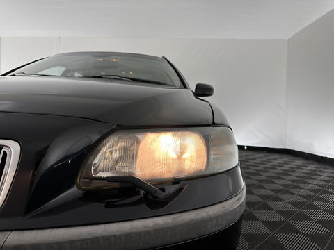 Volvo V70 2.4 Momentum Aut. *LUXURT-LEATHER | HEATED-COMFORTSEATS | ECC | CRUISE | 17''ALU | TOWBAR*
