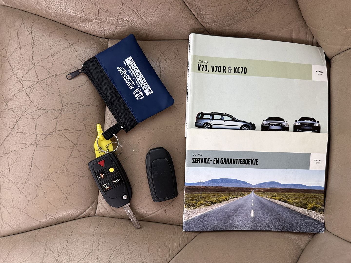 Volvo V70 2.4 Momentum Aut. *LUXURT-LEATHER | HEATED-COMFORTSEATS | ECC | CRUISE | 17''ALU | TOWBAR*