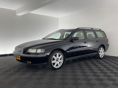 Volvo V70 2.4 Momentum Aut. *LUXURT-LEATHER | HEATED-COMFORTSEATS | ECC | CRUISE | 17''ALU | TOWBAR*