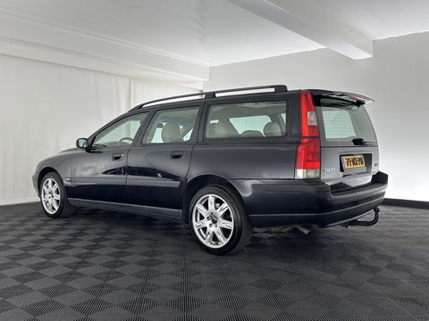 Volvo V70 2.4 Momentum Aut. *LUXURT-LEATHER | HEATED-COMFORTSEATS | ECC | CRUISE | 17''ALU | TOWBAR*