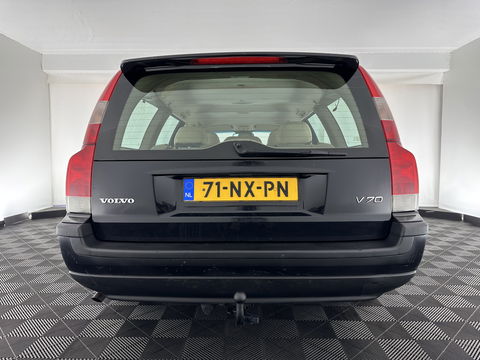 Volvo V70 2.4 Momentum Aut. *LUXURT-LEATHER | HEATED-COMFORTSEATS | ECC | CRUISE | 17''ALU | TOWBAR*