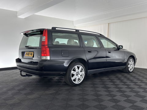 Volvo V70 2.4 Momentum Aut. *LUXURT-LEATHER | HEATED-COMFORTSEATS | ECC | CRUISE | 17''ALU | TOWBAR*