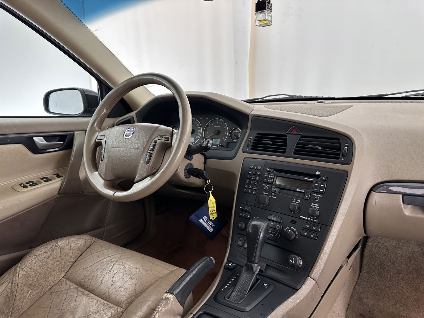 Volvo V70 2.4 Momentum Aut. *LUXURT-LEATHER | HEATED-COMFORTSEATS | ECC | CRUISE | 17''ALU | TOWBAR*