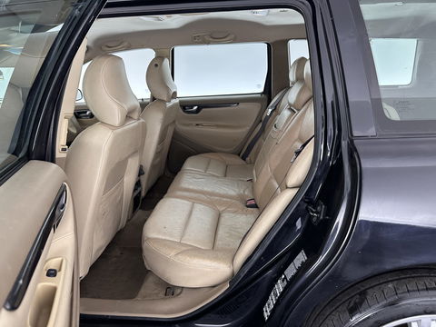 Volvo V70 2.4 Momentum Aut. *LUXURT-LEATHER | HEATED-COMFORTSEATS | ECC | CRUISE | 17''ALU | TOWBAR*