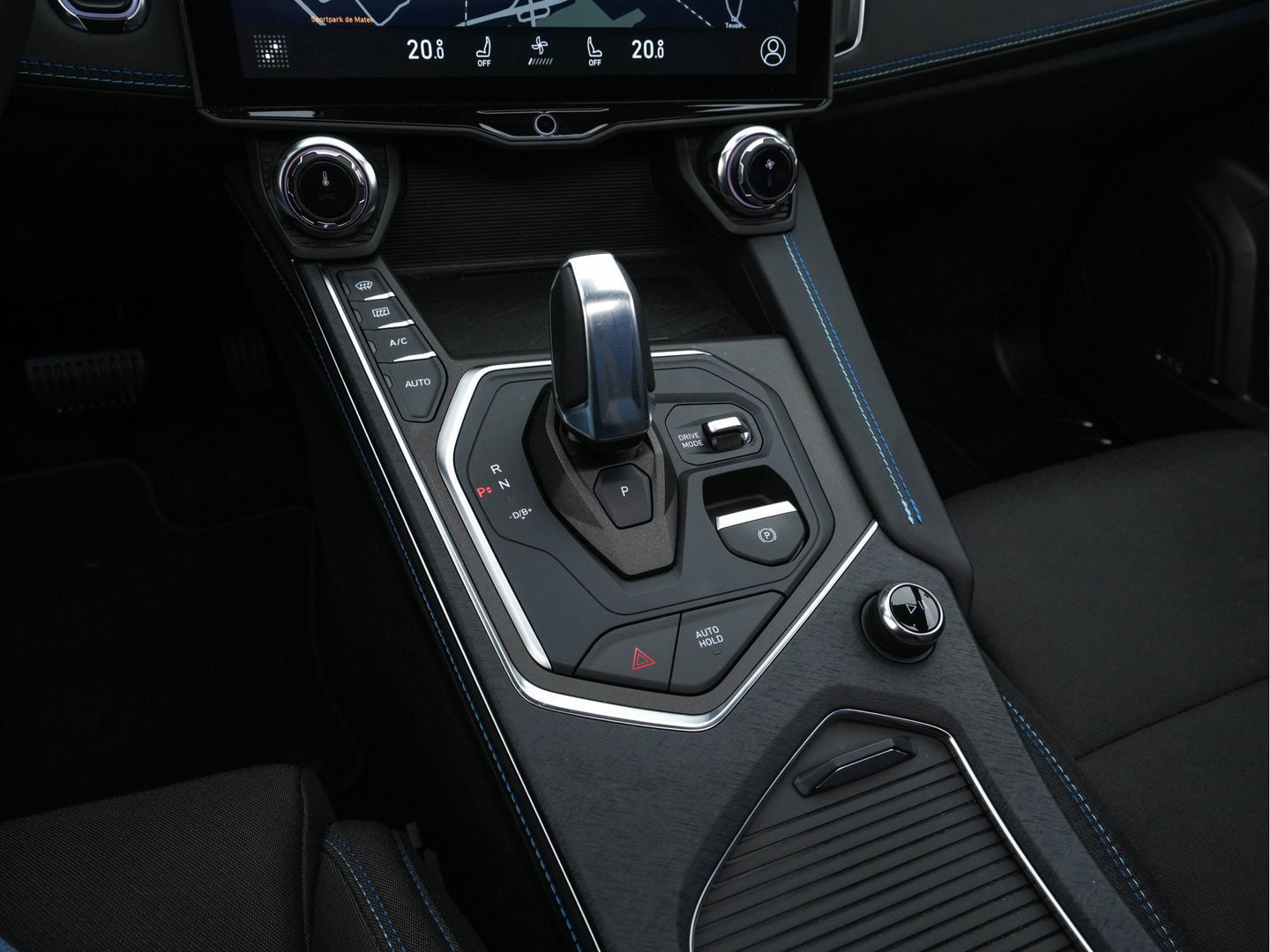Lynk & Co 01 1.5 (INCL-BTW) Aut. *PANO | FULL-LED | ADAPTIVE-CRUISE | MICROFIBRE | BLIND-SPOT | MEMORY-PACK | DIGI-COCKPIT | HEATED-SPORTSEATS | TOPVIEW | KEYLESS | DAB+ | NAVI-FULLMAP | ECC | AMBIENT-LIGHT