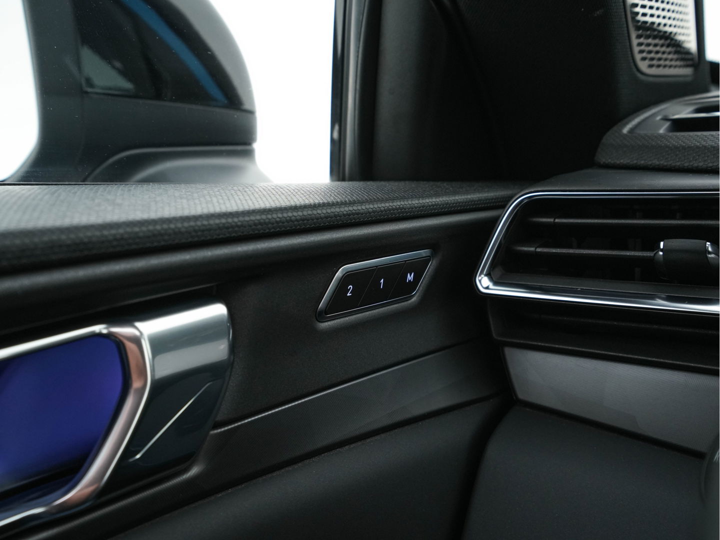 Lynk & Co 01 1.5 (INCL-BTW) Aut. *PANO | FULL-LED | ADAPTIVE-CRUISE | MICROFIBRE | BLIND-SPOT | MEMORY-PACK | DIGI-COCKPIT | HEATED-SPORTSEATS | TOPVIEW | KEYLESS | DAB+ | NAVI-FULLMAP |  ECC | AMBIENT-LIGHT
