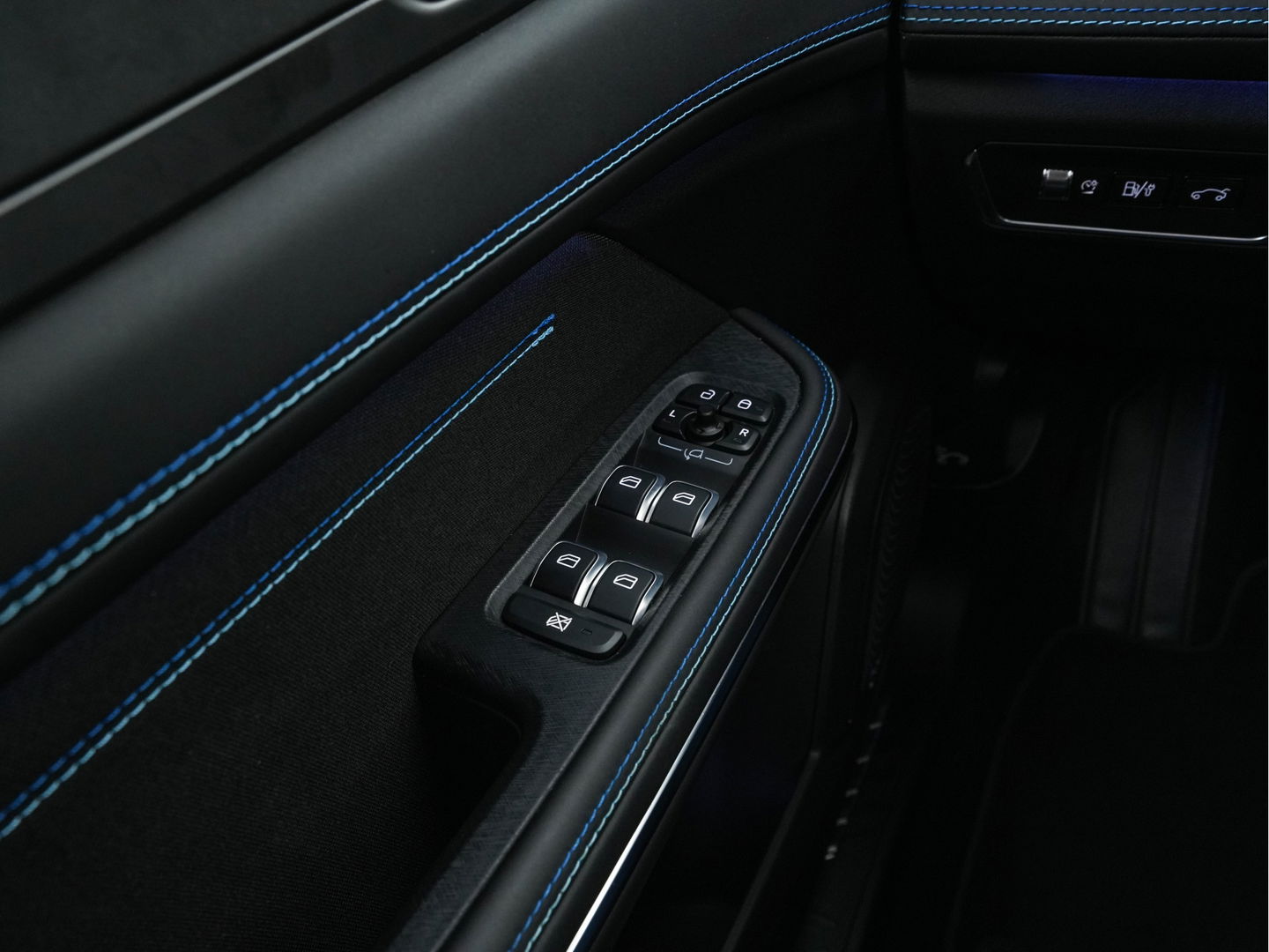 Lynk & Co 01 1.5 (INCL-BTW) Aut. *PANO | FULL-LED | ADAPTIVE-CRUISE | MICROFIBRE | BLIND-SPOT | MEMORY-PACK | DIGI-COCKPIT | HEATED-SPORTSEATS | TOPVIEW | KEYLESS | DAB+ | NAVI-FULLMAP |  ECC | AMBIENT-LIGHT