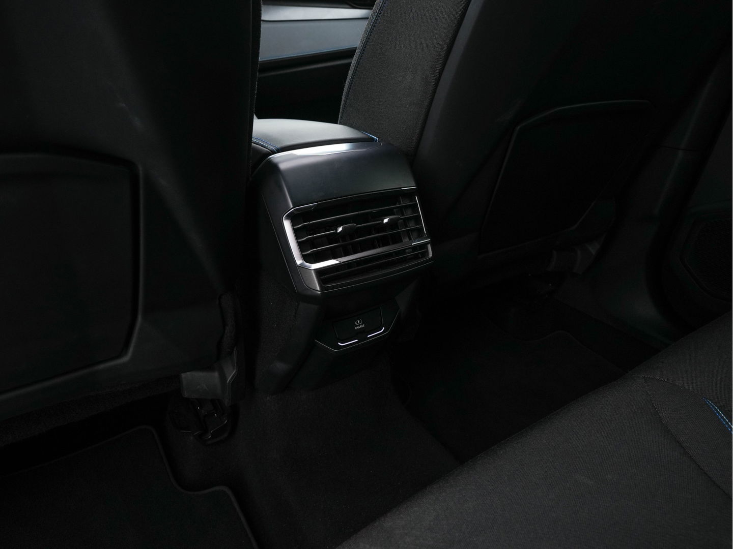 Lynk & Co 01 1.5 (INCL-BTW) Aut. *PANO | FULL-LED | ADAPTIVE-CRUISE | MICROFIBRE | BLIND-SPOT | MEMORY-PACK | DIGI-COCKPIT | HEATED-SPORTSEATS | TOPVIEW | KEYLESS | DAB+ | NAVI-FULLMAP |  ECC | AMBIENT-LIGHT