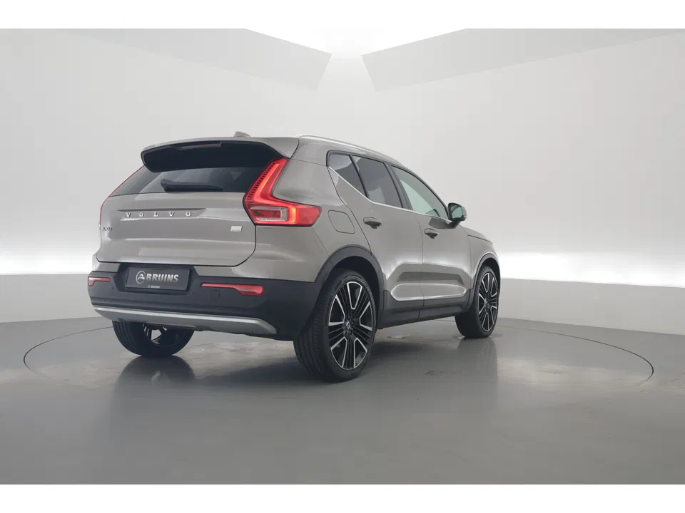 Volvo XC40 1.5 T5 Recharge Inscription | Pano-dak | Leer | 21 inch | Stoel + stuurverw. | camera |