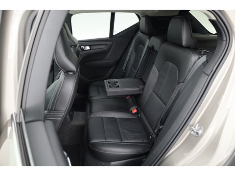 Volvo XC40 1.5 T5 Recharge Inscription | Pano-dak | Leer | 21 inch | Stoel + stuurverw. | camera |
