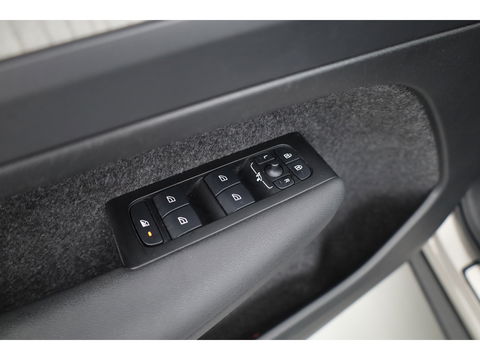 Volvo XC40 1.5 T5 Recharge Inscription | Pano-dak | Leer | 21 inch | Stoel + stuurverw. | camera |