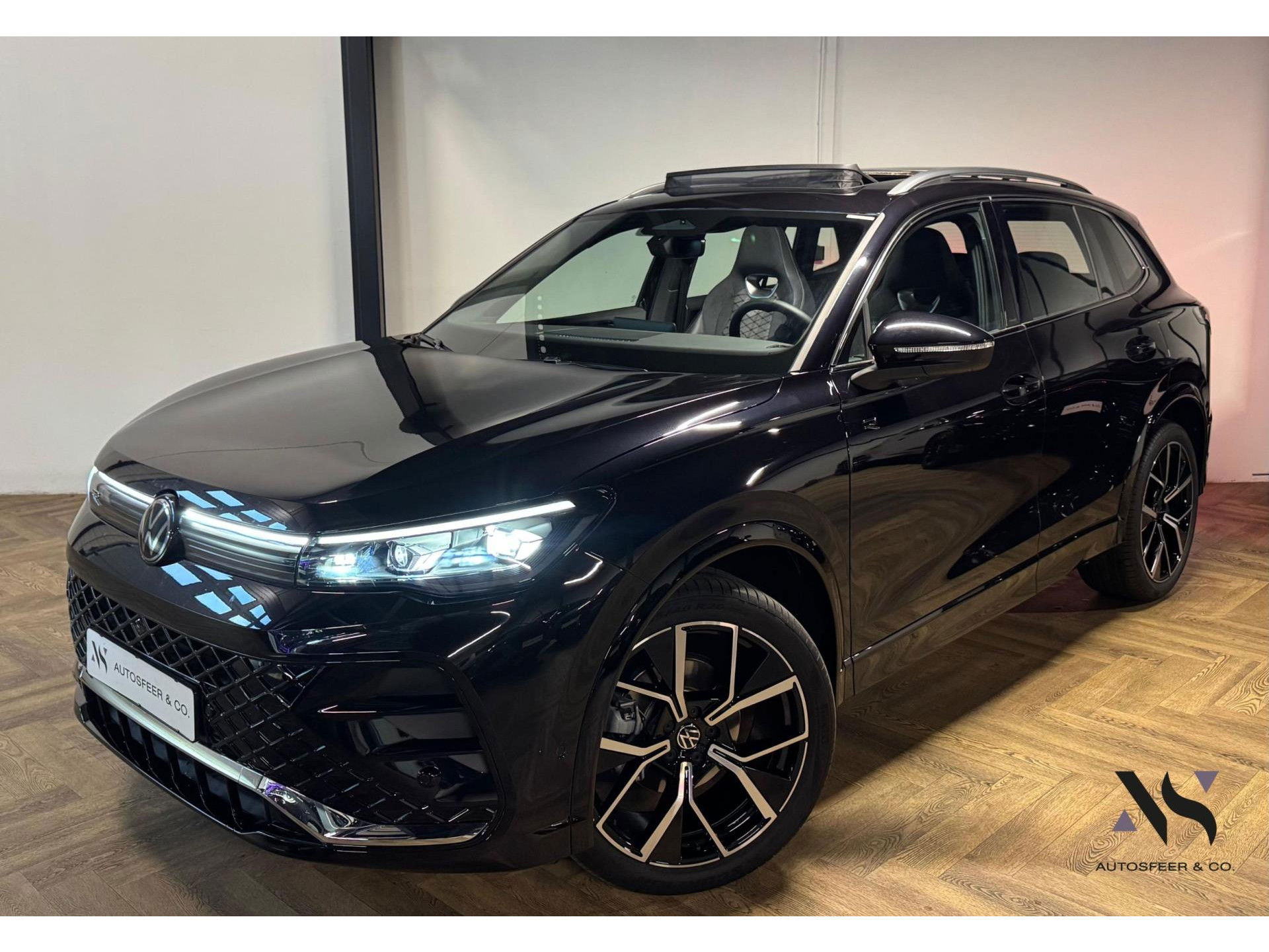 Volkswagen Tiguan 1.5 eTSI R-Line Edition PANO KEYLESS