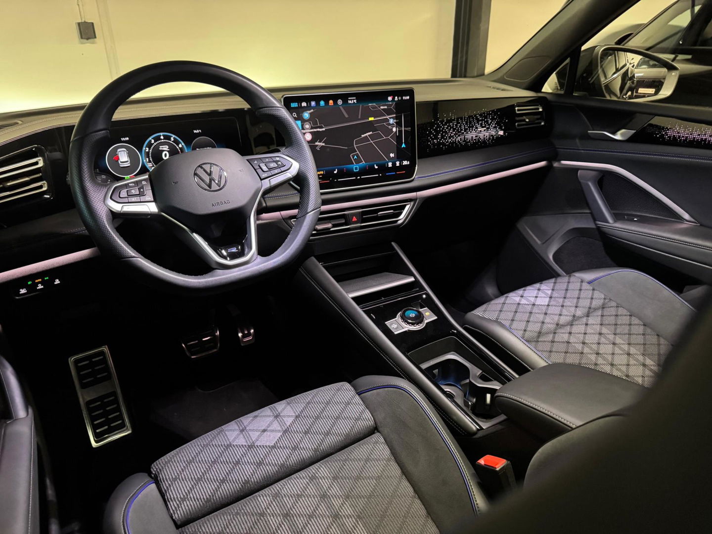 Volkswagen Tiguan 1.5 eTSI R-Line Edition PANO KEYLESS