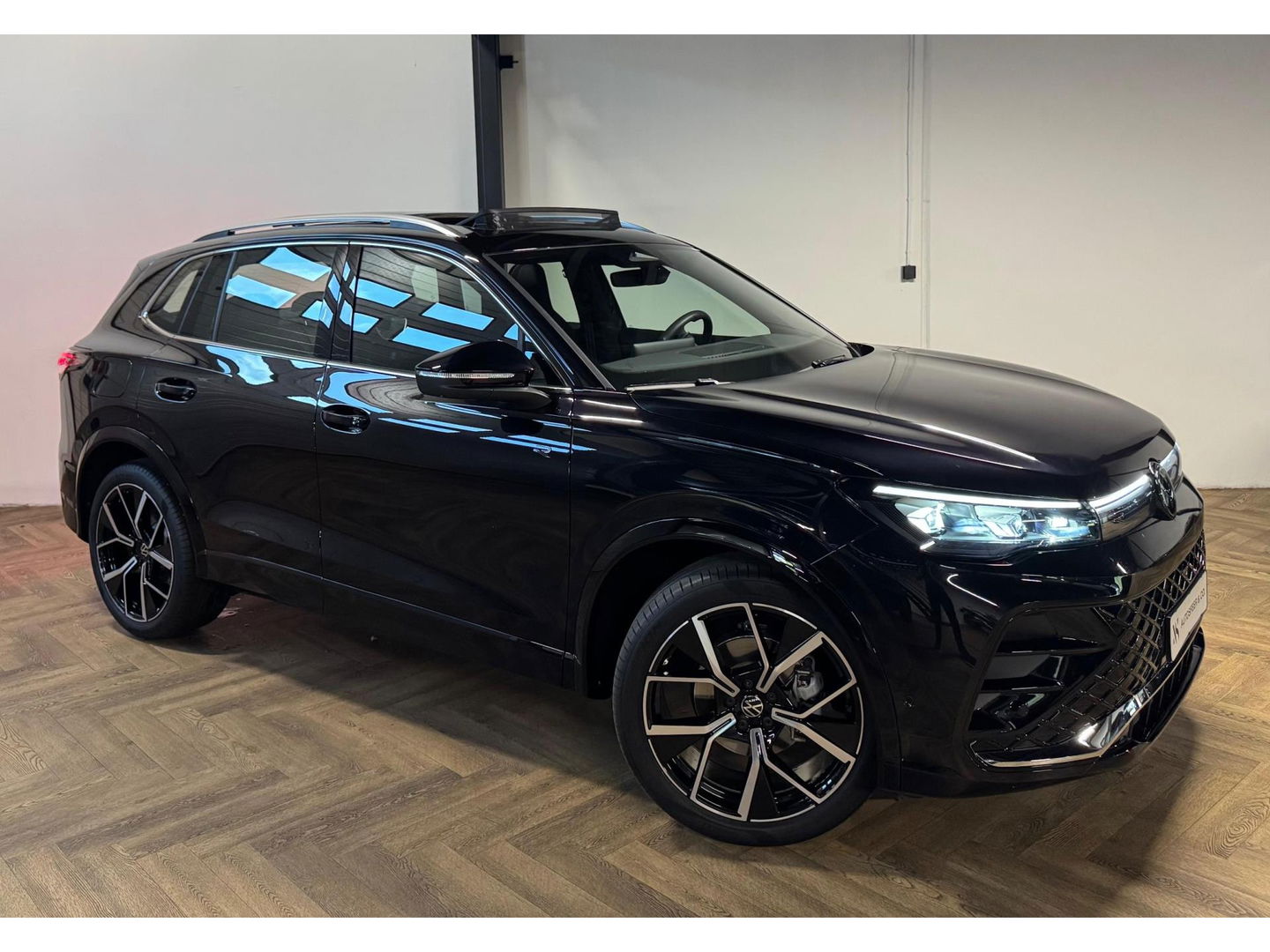 Volkswagen Tiguan 1.5 eTSI R-Line Edition PANO KEYLESS