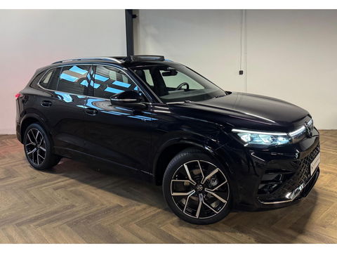 Volkswagen Tiguan 1.5 eTSI R-Line Edition PANO KEYLESS