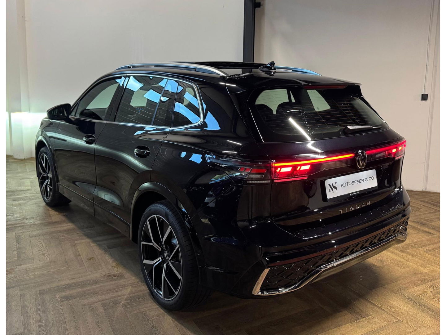 Volkswagen Tiguan 1.5 eTSI R-Line Edition PANO KEYLESS