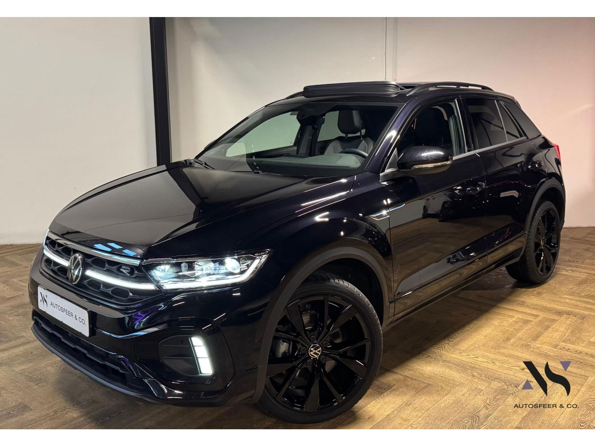 Volkswagen T-Roc 1.5 TSI R-Line Edition PANO KEYLESS