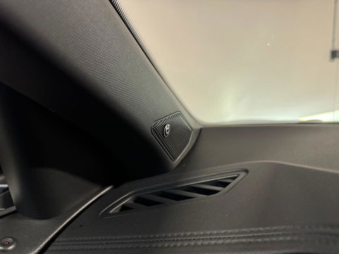 Volkswagen T-Roc 1.5 TSI R-Line Edition PANO KEYLESS