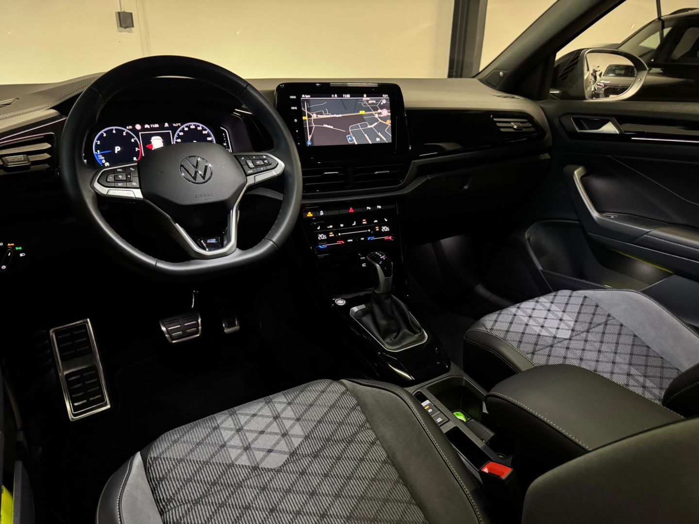 Volkswagen T-Roc 1.5 TSI R-Line Edition PANO KEYLESS