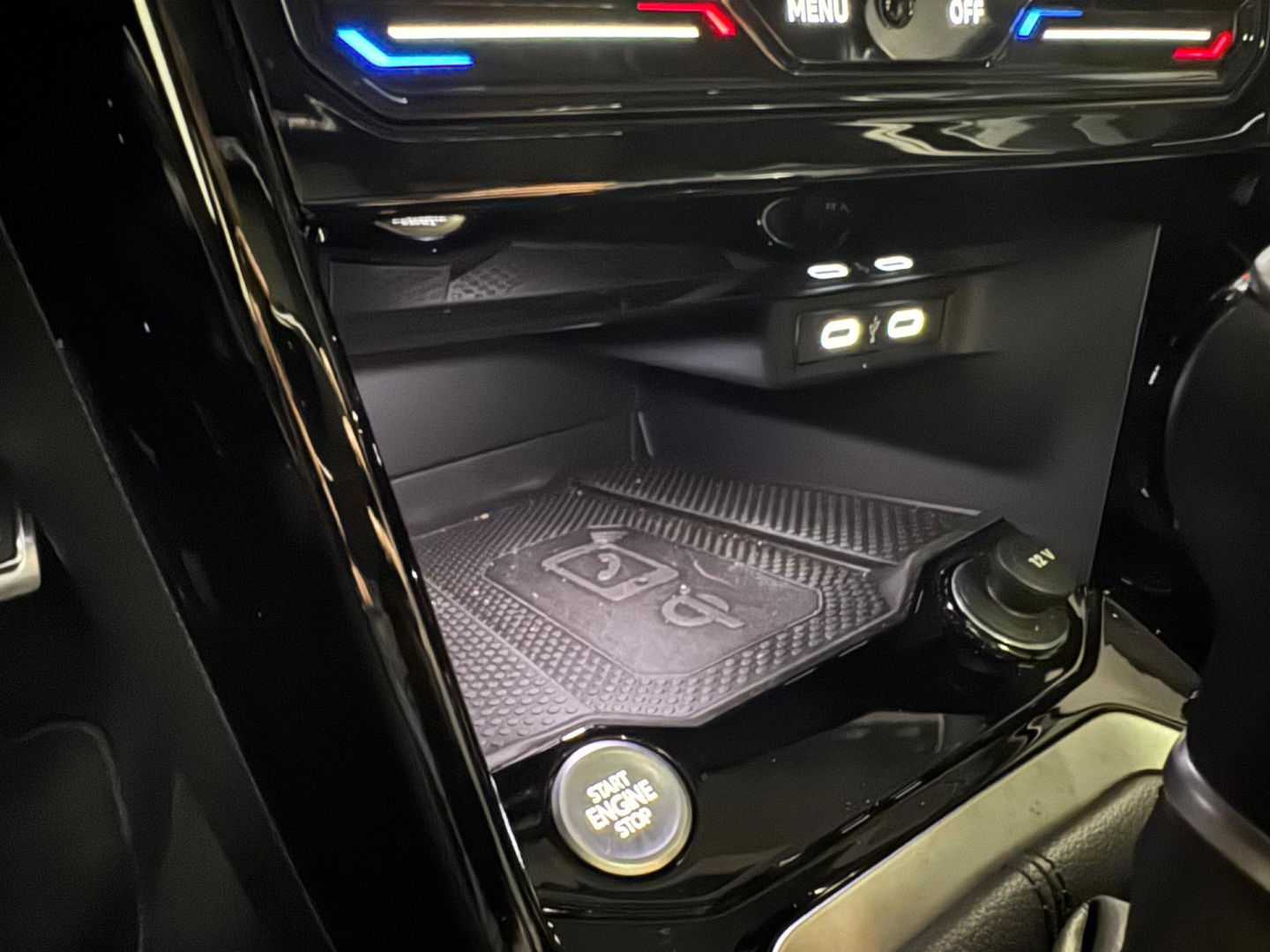 Volkswagen T-Roc 1.5 TSI R-Line Edition PANO KEYLESS
