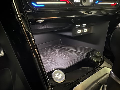 Volkswagen T-Roc 1.5 TSI R-Line Edition PANO KEYLESS