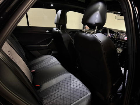 Volkswagen T-Roc 1.5 TSI R-Line Edition PANO KEYLESS