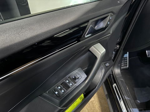 Volkswagen T-Roc 1.5 TSI R-Line Edition PANO KEYLESS