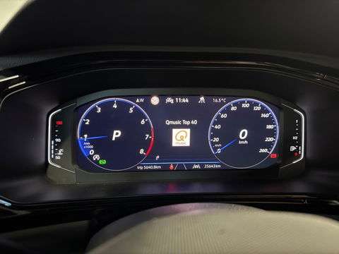 Volkswagen T-Roc 1.5 TSI R-Line Edition PANO KEYLESS