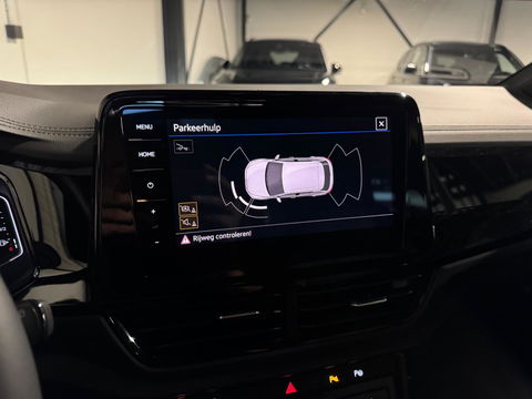 Volkswagen T-Roc 1.5 TSI R-Line Edition PANO KEYLESS