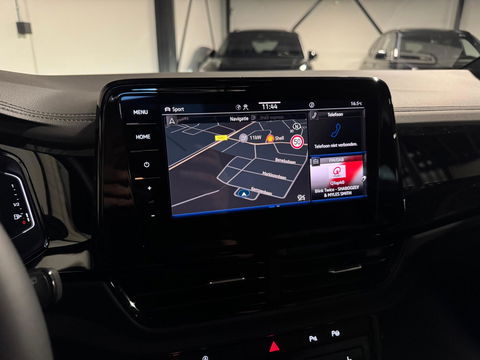 Volkswagen T-Roc 1.5 TSI R-Line Edition PANO KEYLESS