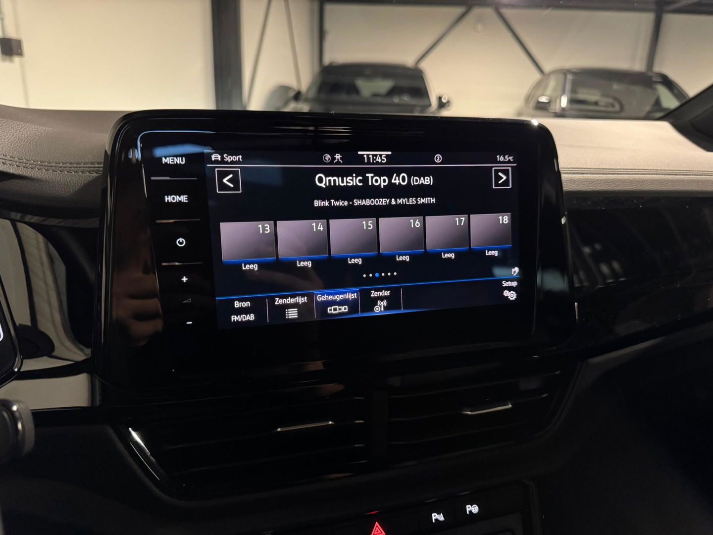 Volkswagen T-Roc 1.5 TSI R-Line Edition PANO KEYLESS