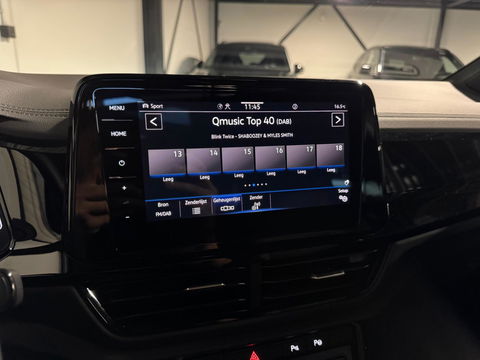 Volkswagen T-Roc 1.5 TSI R-Line Edition PANO KEYLESS